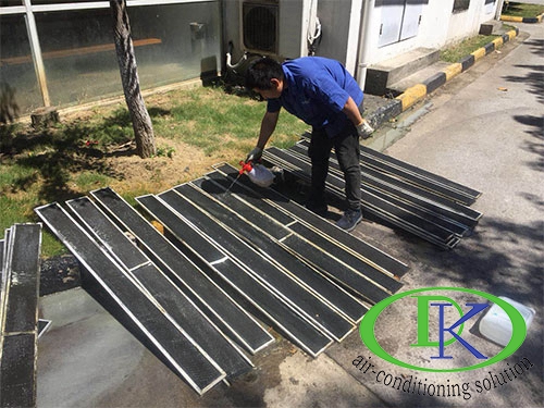 辦公樓過濾網(wǎng)噴藥清洗