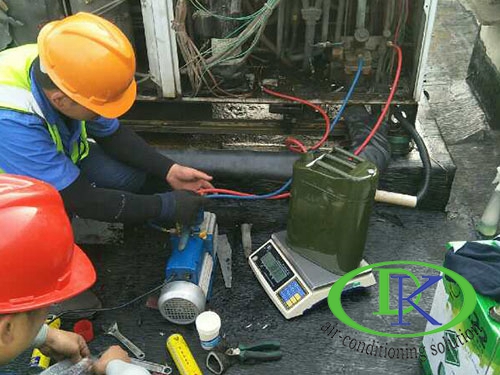 日立多聯(lián)機定量加注潤滑油